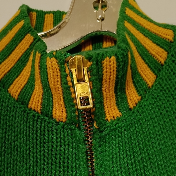 💥RARE💥Whoopie Goldberg Kissing Santas Sweater Novelty Santa Love-NWT - Picture 7 of 11